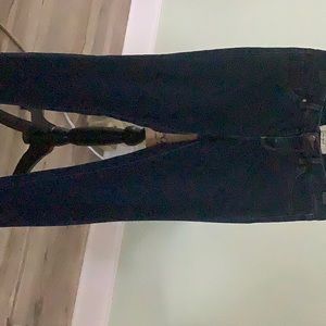 d.jean straight leg, mid rise. Size 4. Length measures 30 inches